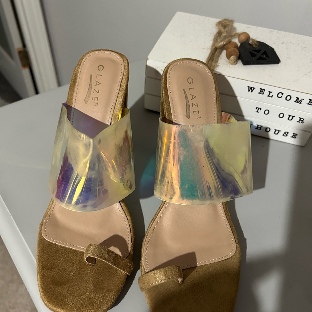 Glaze Tan and Cream Mules with Modern Design